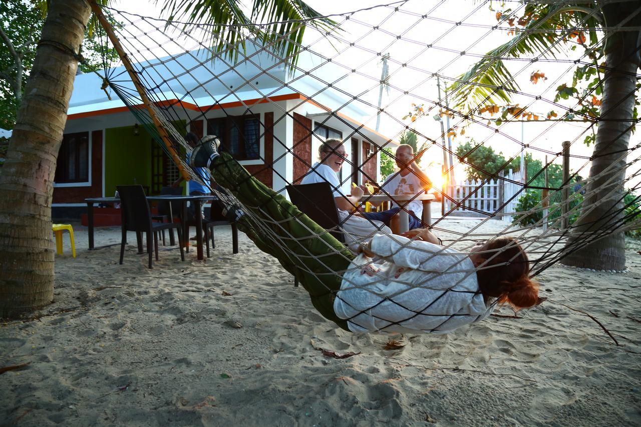 Funky Art Beach House Alappuzha Екстериор снимка
